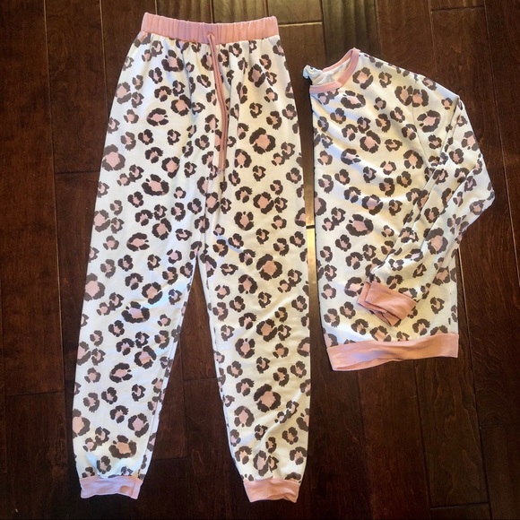 Cheetah print pajama set - Picture 3 of 4